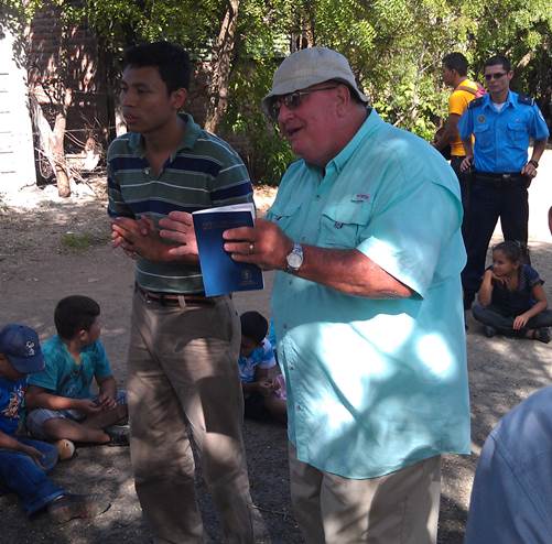 Witnessing to children in park in Concordia, Nicaragua