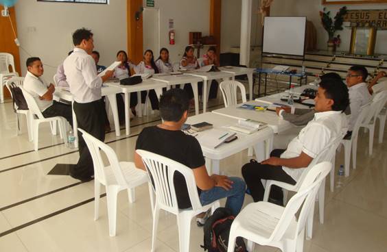 Student presentation Peniel Seminary Guayaquil, Ecuador.