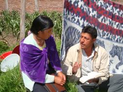 Quechua believer sharing Christ at Genesis mission.
