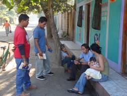 Evangelism in Depth students witnessing in Wiwili, Nicaragua.